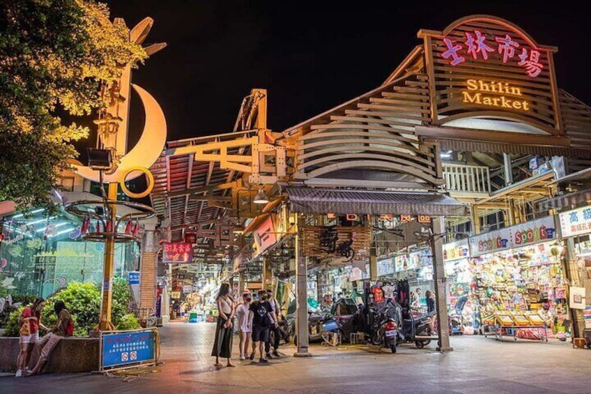 [Private Tour] Shilin Night Market Walking Tour With a Private Tour Guide (2-hr)