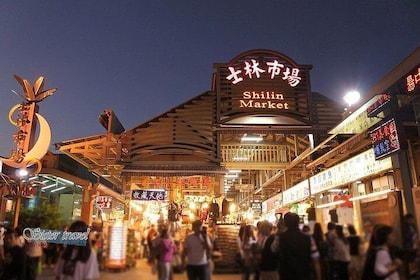 [Private Tour] Shilin Night Market Walking Tour With a Private Tour Guide (...