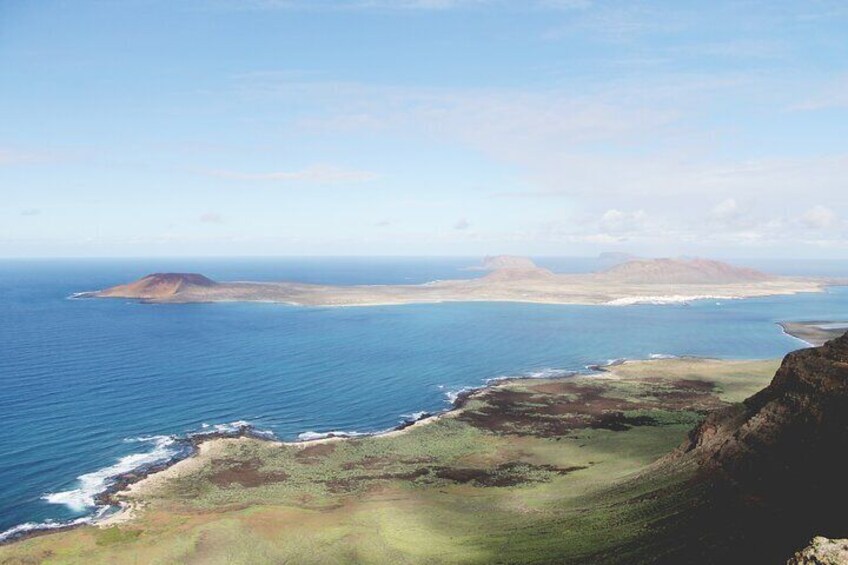 Tour of Jameos del Agua Viewpoint and Valley of 1000 Palm Trees for cruise passengers