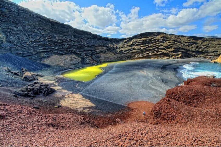 Tour to Timanfaya, La Geria and Laguna Verde for cruise ship passenger