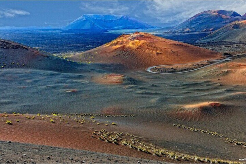 Tour to Timanfaya, La Geria and Laguna Verde for cruise ship passenger