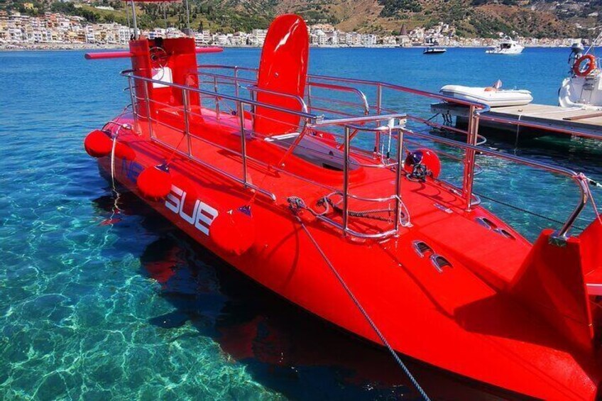 1-Hour Guided Semi-Submarine Tour to Isola Bella