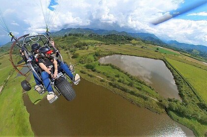 Paratrike experience over the sky of Colombia