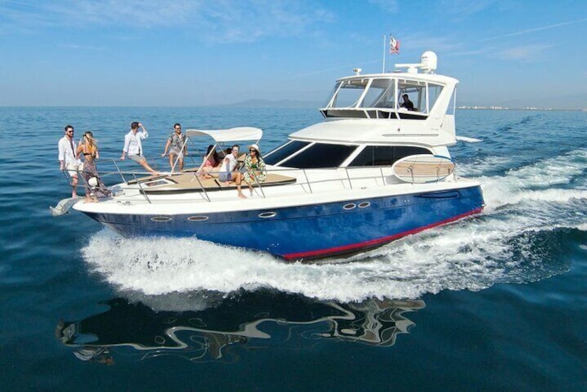 Cruise on the super lux 48' Sea Ray