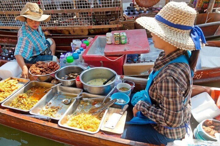 Damnoen Saduak Floating Market & Maeklong Railway Market Tour