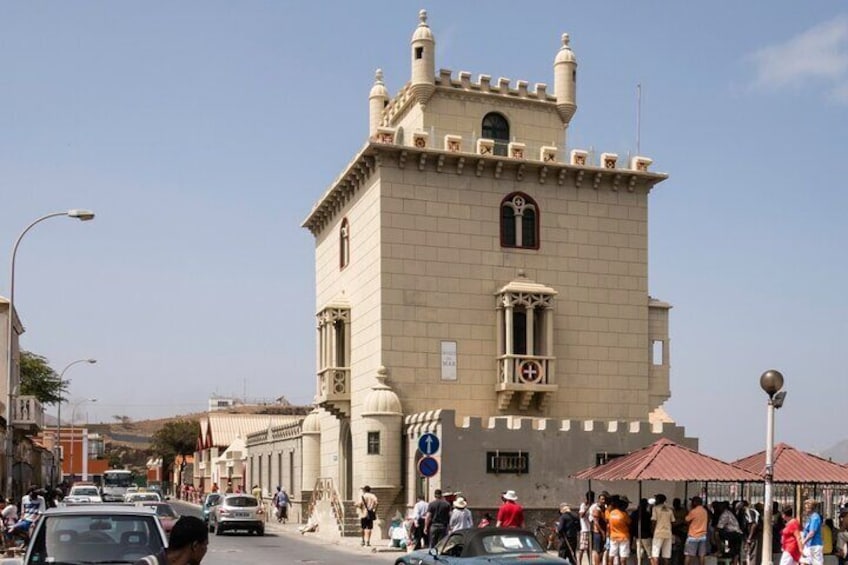 Mindelo walking tour with colorful markets 