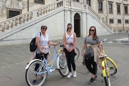 Cycling Pisa highlights & hidden treasures - half day tour