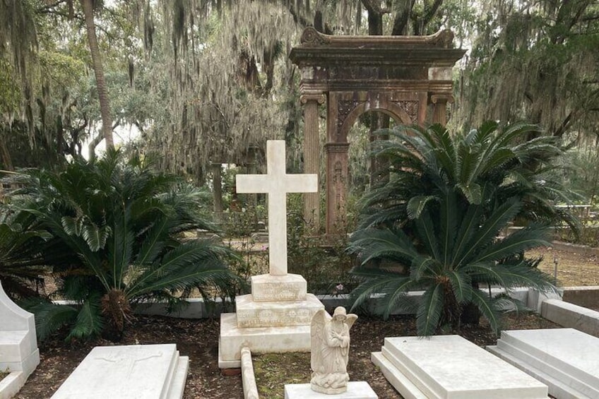 1-Hour Bonaventure Cemetery Golf Cart Guided Tour in Savannah 