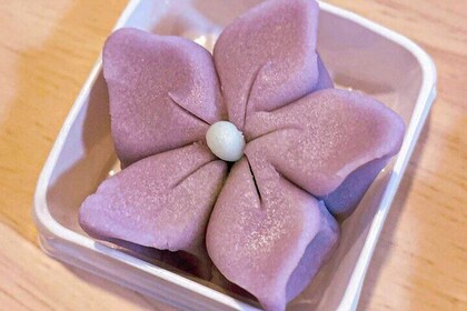 Licensed Guide "Wagashi" (Japanese Sweets) Experience Tour (Tokyo)