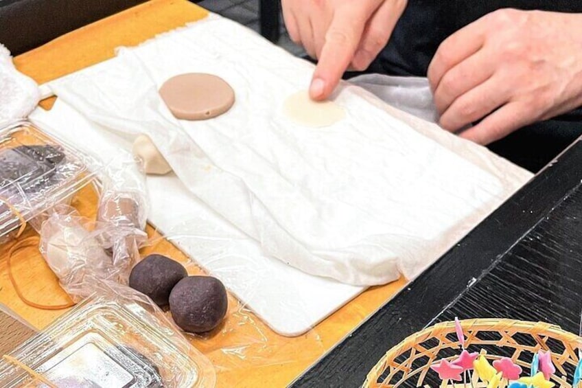 Licensed Guide "Wagashi" (Japanese Sweets) Experience Tour (Tokyo)