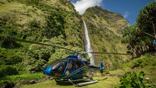 Waterfall Landing Spectacular Big Island Helicopter Tour