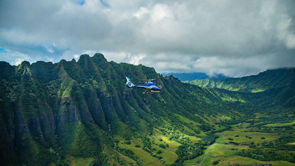Blue Skies of Oahu Helicopter Tour