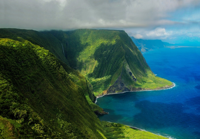 Moloka'i Sea Cliffs & West Maui Helicopter Tour