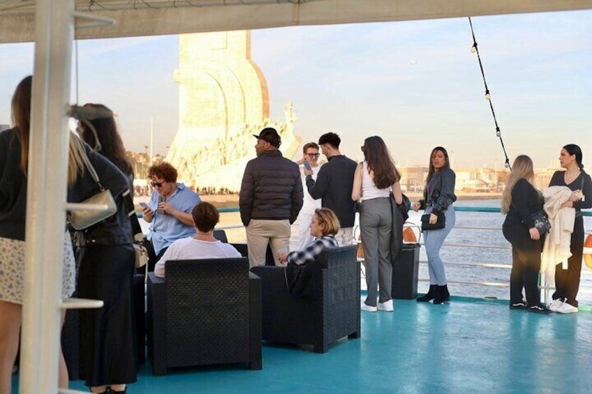 Lisbon: Sunset tour aboard with music & drinks