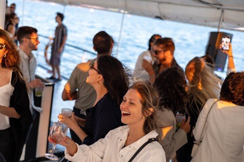 Lisbon: Sunset tour aboard with music & drinks