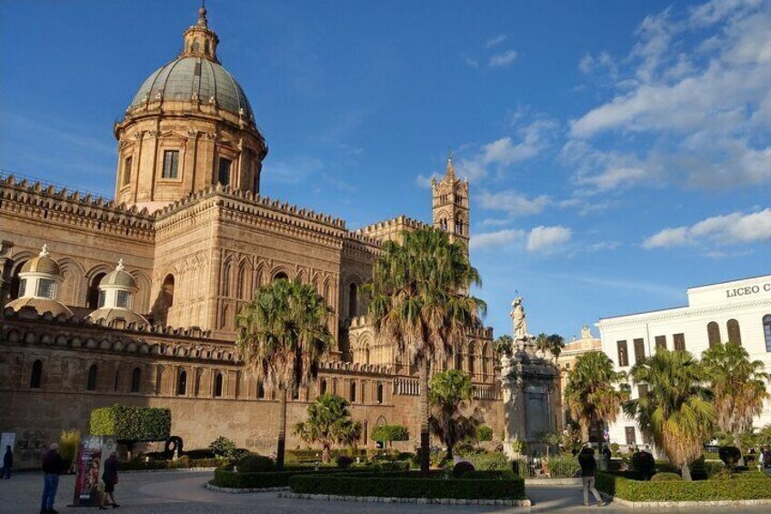 3-Hour Guided Bike Tour and Street Food in Palermo