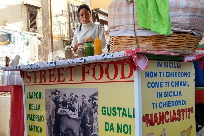 3-Hour Guided Bike Tour and Street Food in Palermo