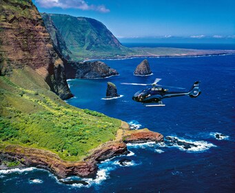 Maui & Molokai Spectacular Helikopterikierros laskeutumisineen