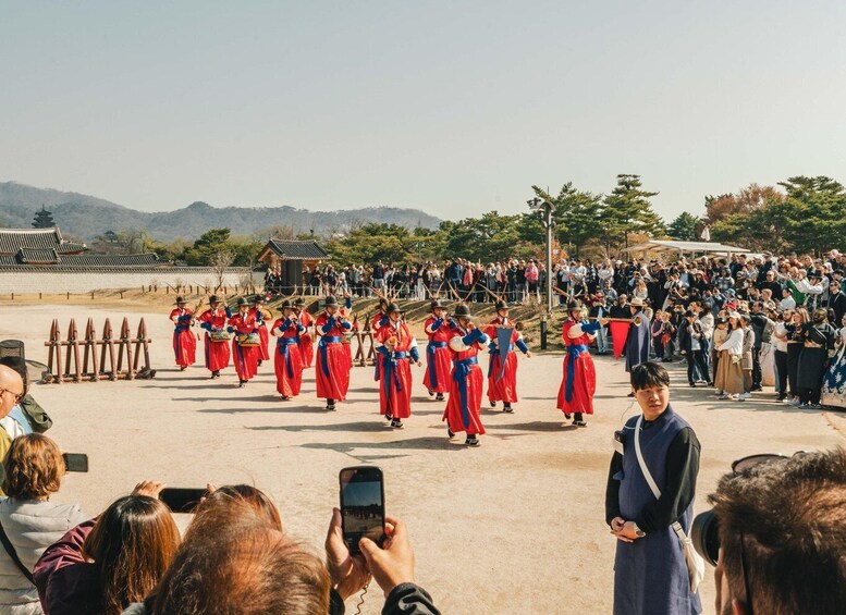 Picture 5 for Activity Seoul: City Hightlights, Palace Tour, and Optional Hanbok