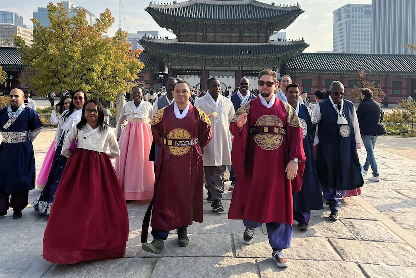 Seoul: City Highlights and Historic Palace Tour