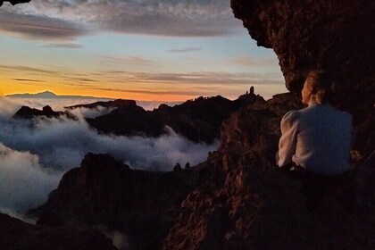 3-Hours Astronomy Hiking Experience in Roque Nublo Mountains