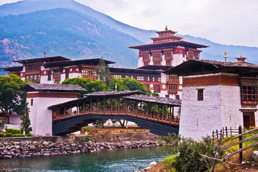 8 Nights Bhutan Tour with Bumthang Valley Extension with Private Guide