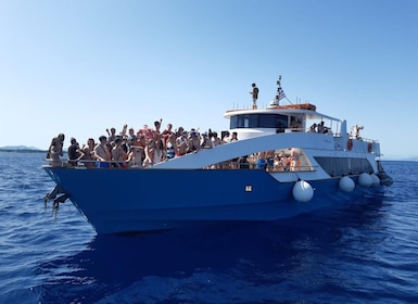 Fra Lefkimmi: Korfu, Kavos og festlig spritcruise