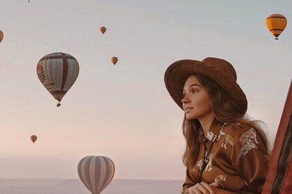 Paseo en globo aerostático de Capadocia en cesta mediana (20 personas)