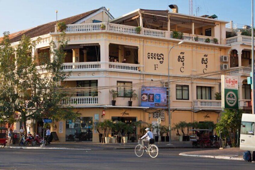 Architectural tour in Phnompenh 