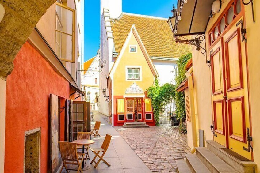 Tales of Old Tallinn 2-hour Walking Tour