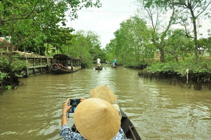 Ho Chi Minh Citystä: Chi Minh Ho Chi Minh: Mekongin suisto: Mekongin suisto...