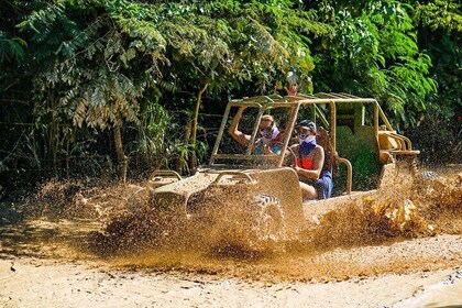 プンタ カナでのデューン バギー アドベンチャー