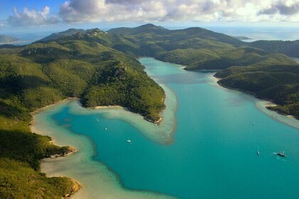 Lady Enid Sailing to Hook Island Cultural Site & Snorkelling