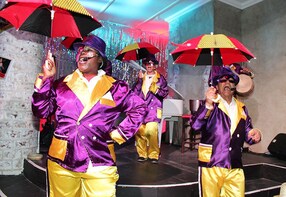 Green Point Dinner & Show Experience