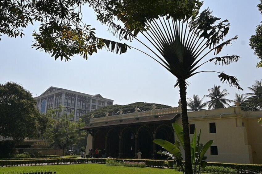 Tipu Palace + Koté Vishnu + Fort + KR Market + Jain Temple = Bengaluru Pété Walk