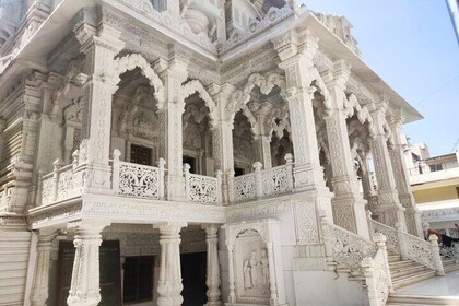 Tipu Palace + Koté Vishnu + Fort + KR Market + Jain Temple = Bengaluru Pété...