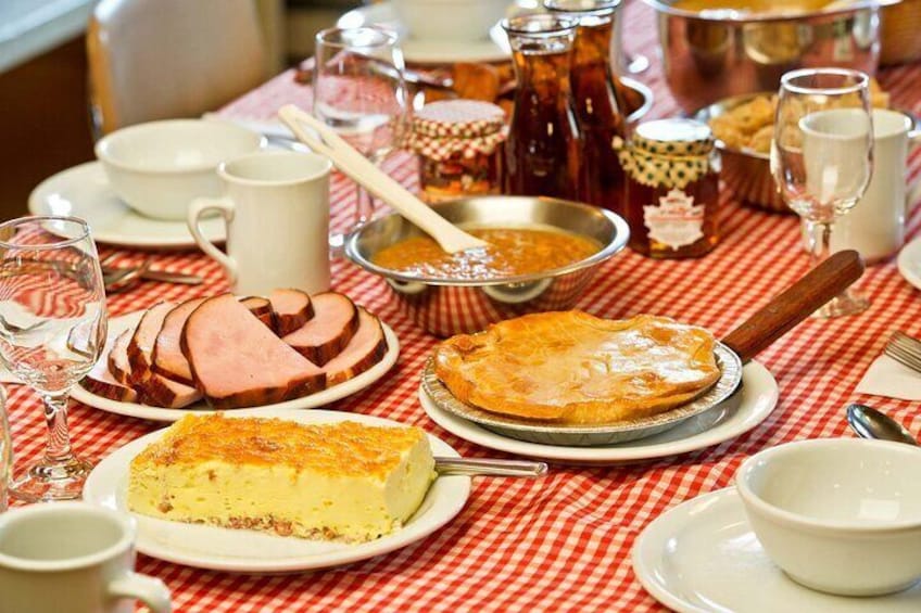 Full Day Sugar Shack Maple Syrup Tour in Trois-Rivières