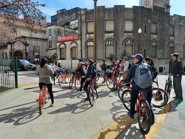 Recorrido en bicicleta por Buenos Aires: migrantes y colectividades