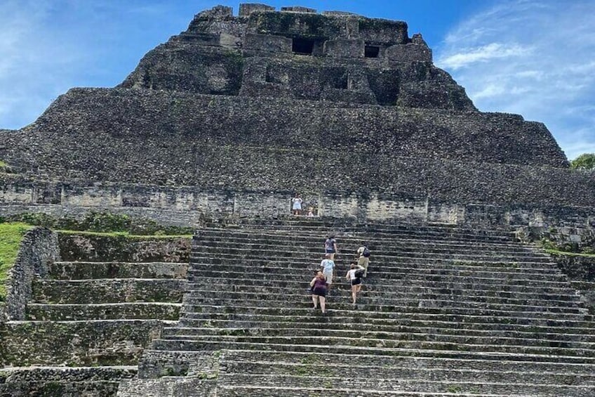 Private Day Tour in Xunantunich Mayan Ruins and Blue Hole National Park