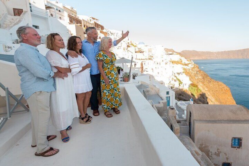 Family and Couples Photographer in Santorini