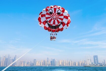 Parasailen in Dubai: uitzicht op Palm Jumeirah en uitzicht op JBR Beach