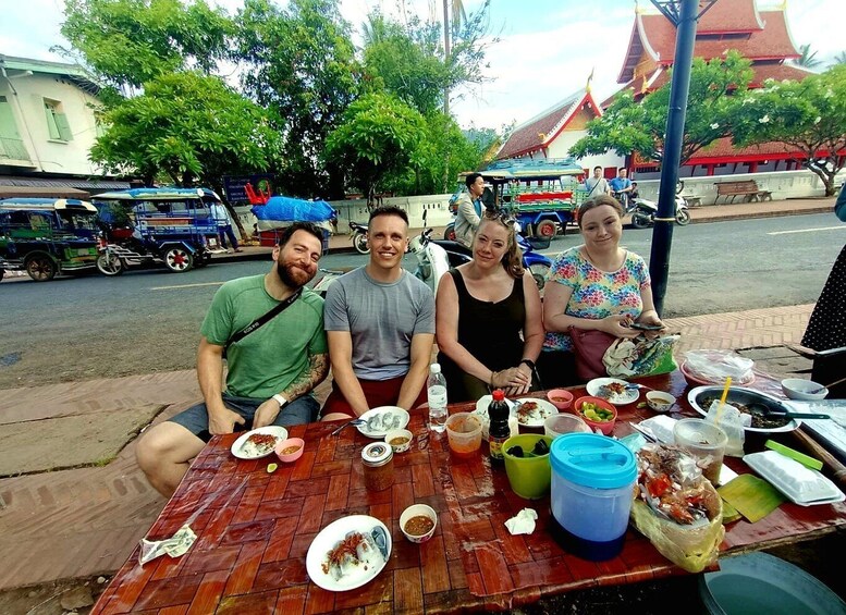 Luang Prabang: Foodie Walking Tour & Monk Blessing