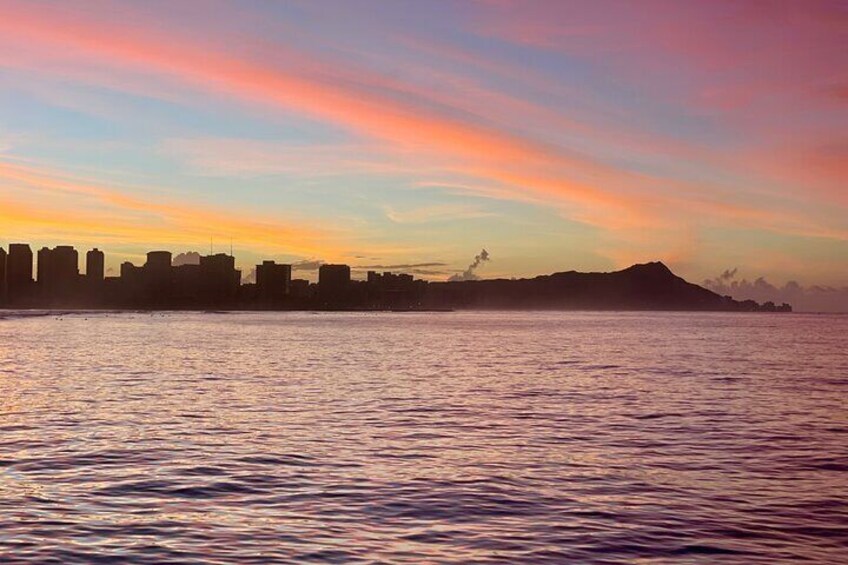 Whale Watching and Sunrise Breakfast Cruise in Honolulu