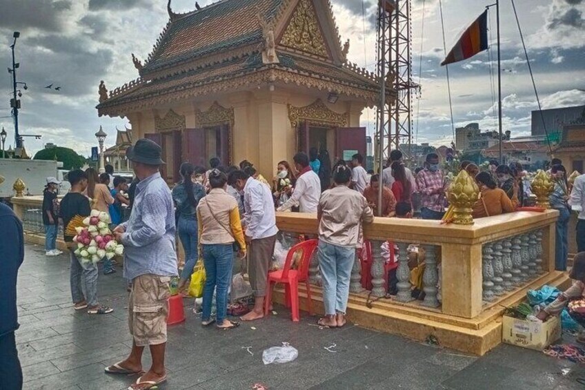 Sightseeing and historical tour in Phnom Penh 