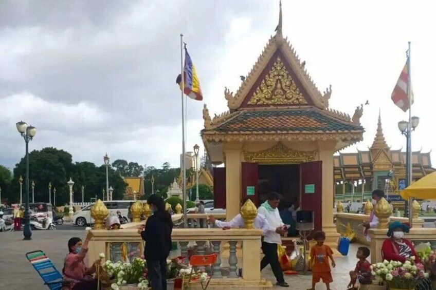 Sightseeing and historical tour in Phnom Penh 