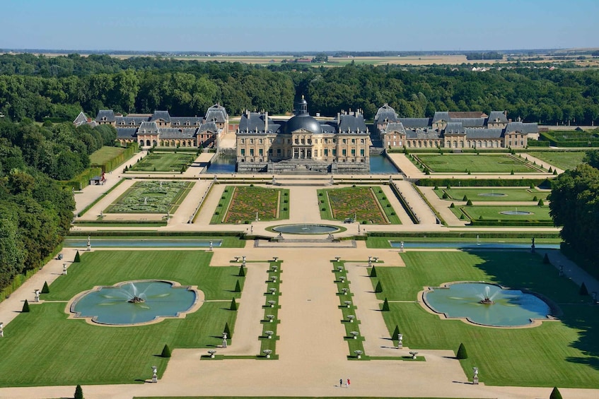 Vaux le Vicomte Chateau Entry Ticket and Chateaubus Transfer