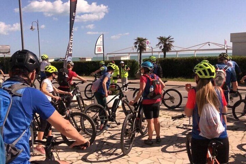 Guided E-Bike tour with food and wine tasting