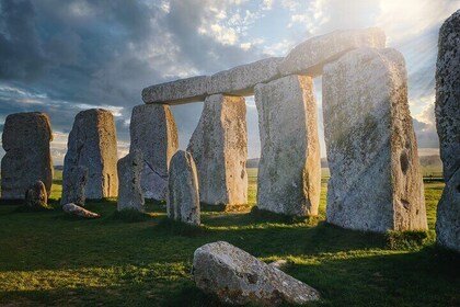 Full-Day Private Tour of Stonehenge and Bath with Pickup