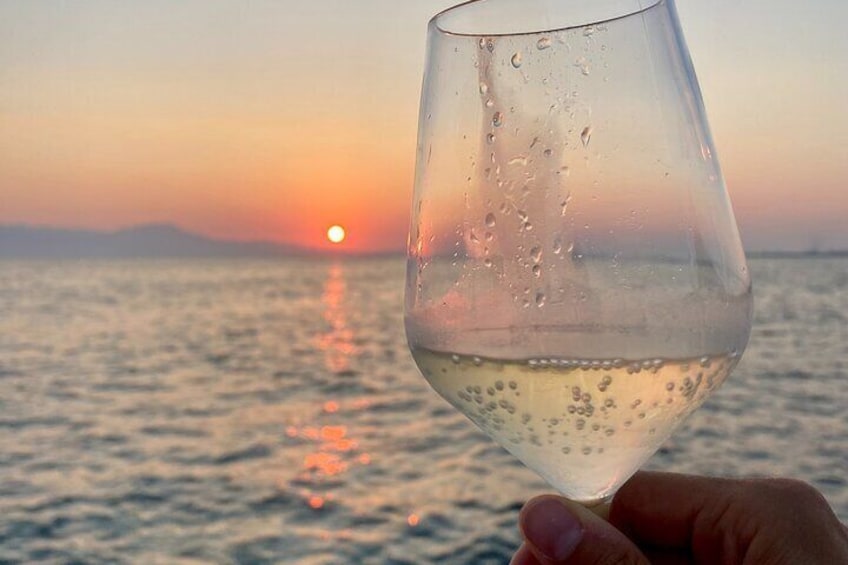 Aperitif with prosecco and focacce at sunset by boat in Cagliari