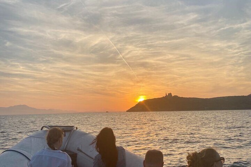 Aperitif with prosecco and focacce at sunset by boat in Cagliari